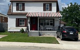 Newly Renovated 2 Bedroom 1 Ba *10 Min Walk To Falls*